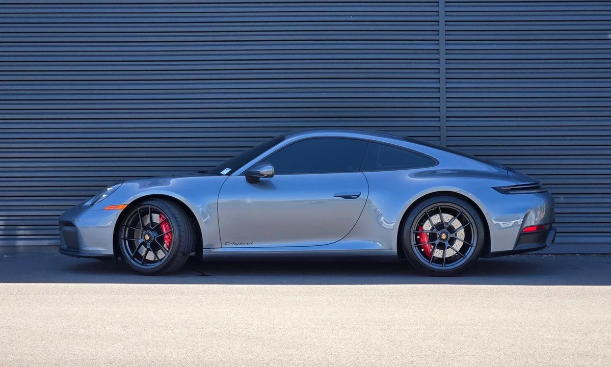 2026 Porsche 992 Carrera GTS - Image 3 of 31
