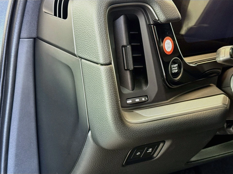 2026 Porsche 9Y0/9Y3 Cayenne - Image 13 of 29
