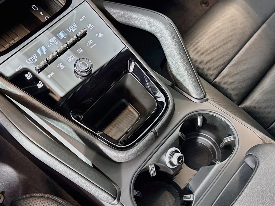 2026 Porsche 9Y0/9Y3 Cayenne - Image 19 of 29