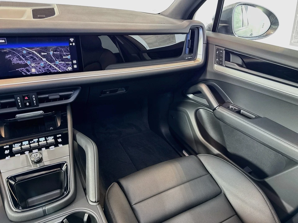 2026 Porsche 9Y0/9Y3 Cayenne - Image 22 of 29