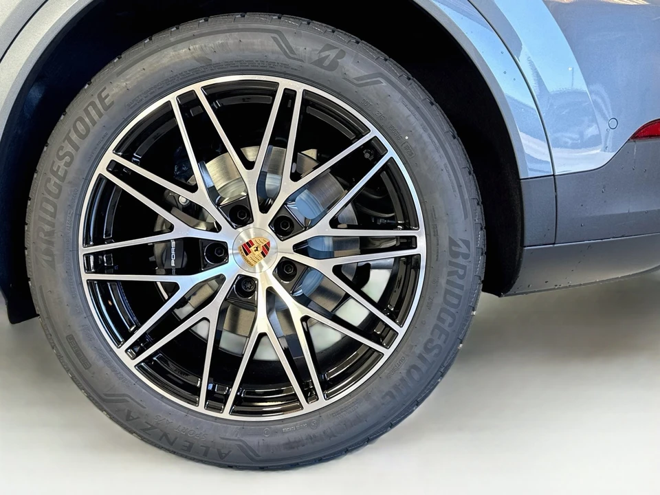 2026 Porsche 9Y0/9Y3 Cayenne - Image 25 of 29