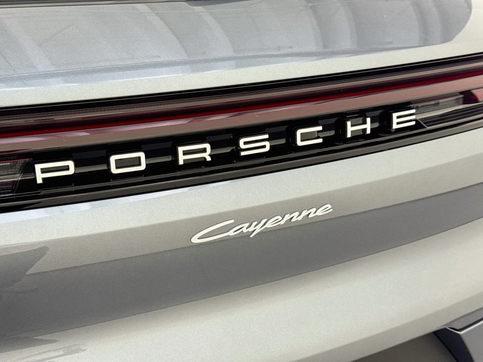 2026 Porsche 9Y0/9Y3 Cayenne - Image 26 of 29