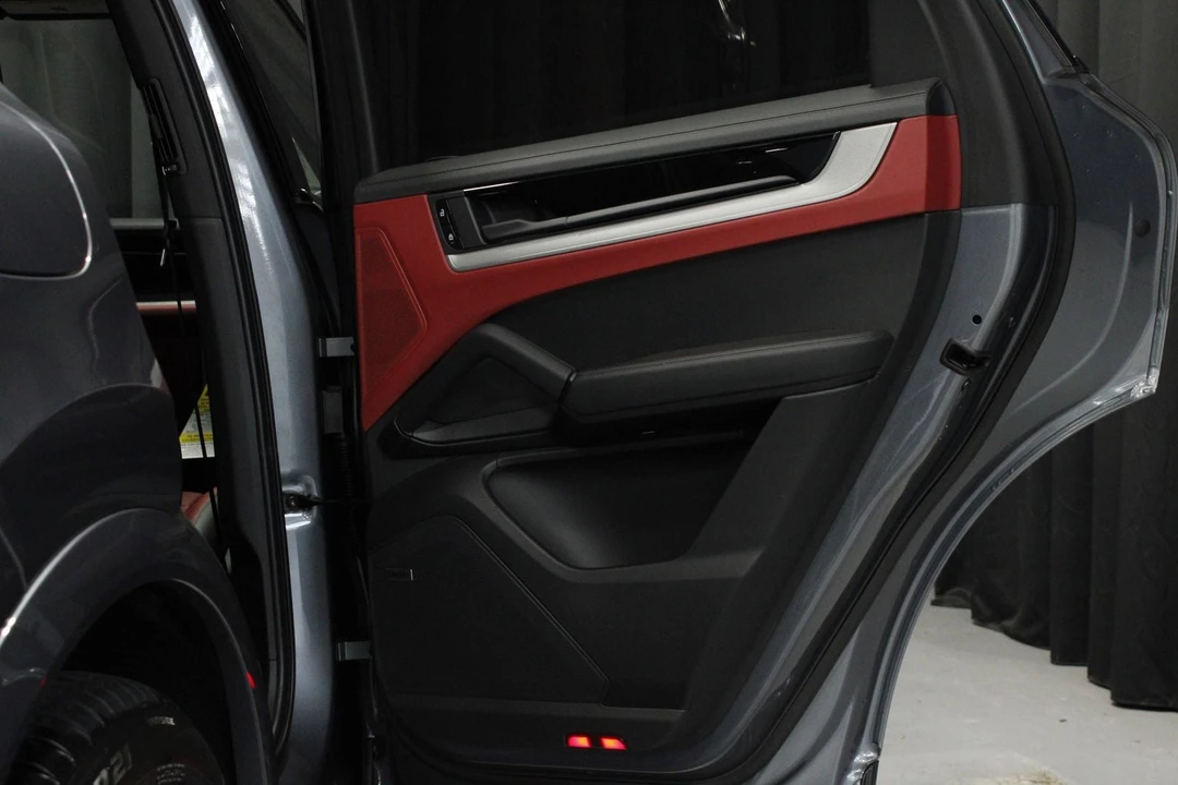 2026 Porsche 9Y0/9Y3 Cayenne - Image 15 of 31