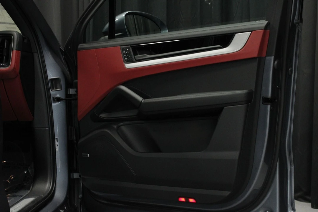 2026 Porsche 9Y0/9Y3 Cayenne - Image 16 of 31