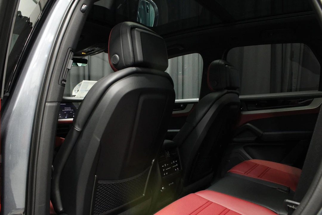 2026 Porsche 9Y0/9Y3 Cayenne - Image 18 of 31