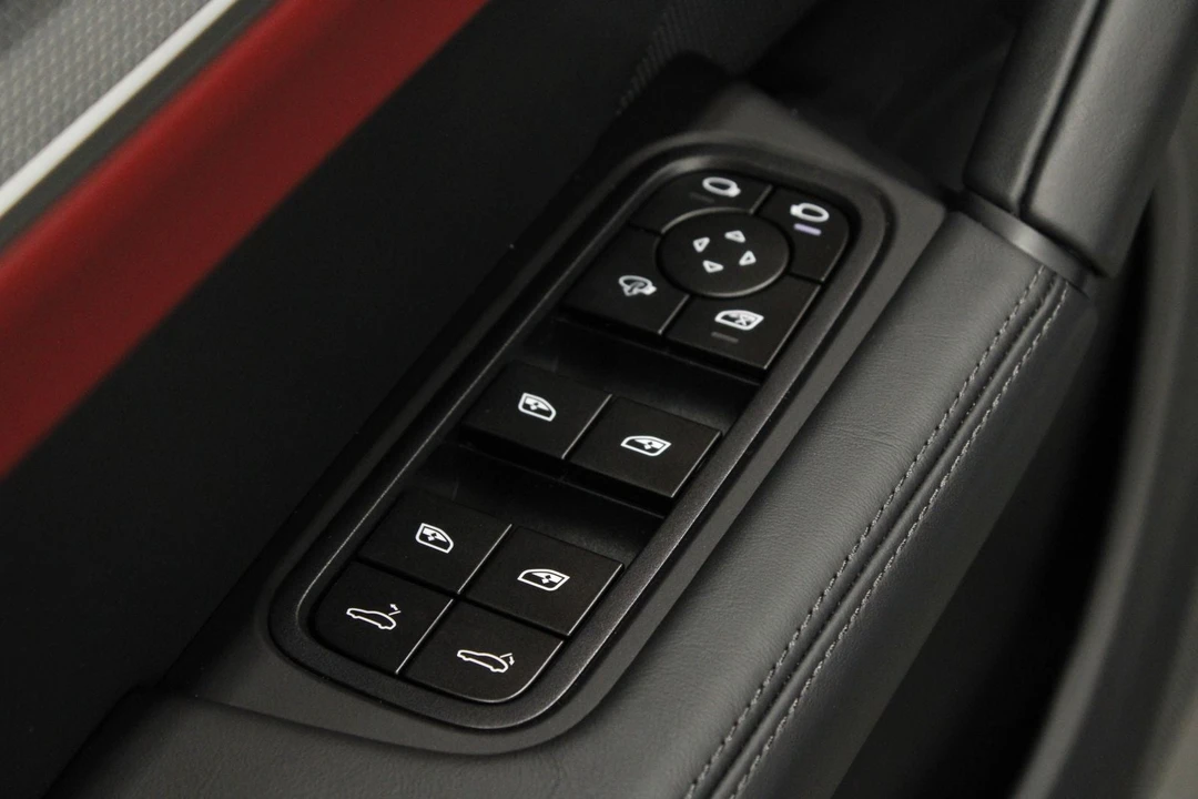 2026 Porsche 9Y0/9Y3 Cayenne - Image 28 of 31