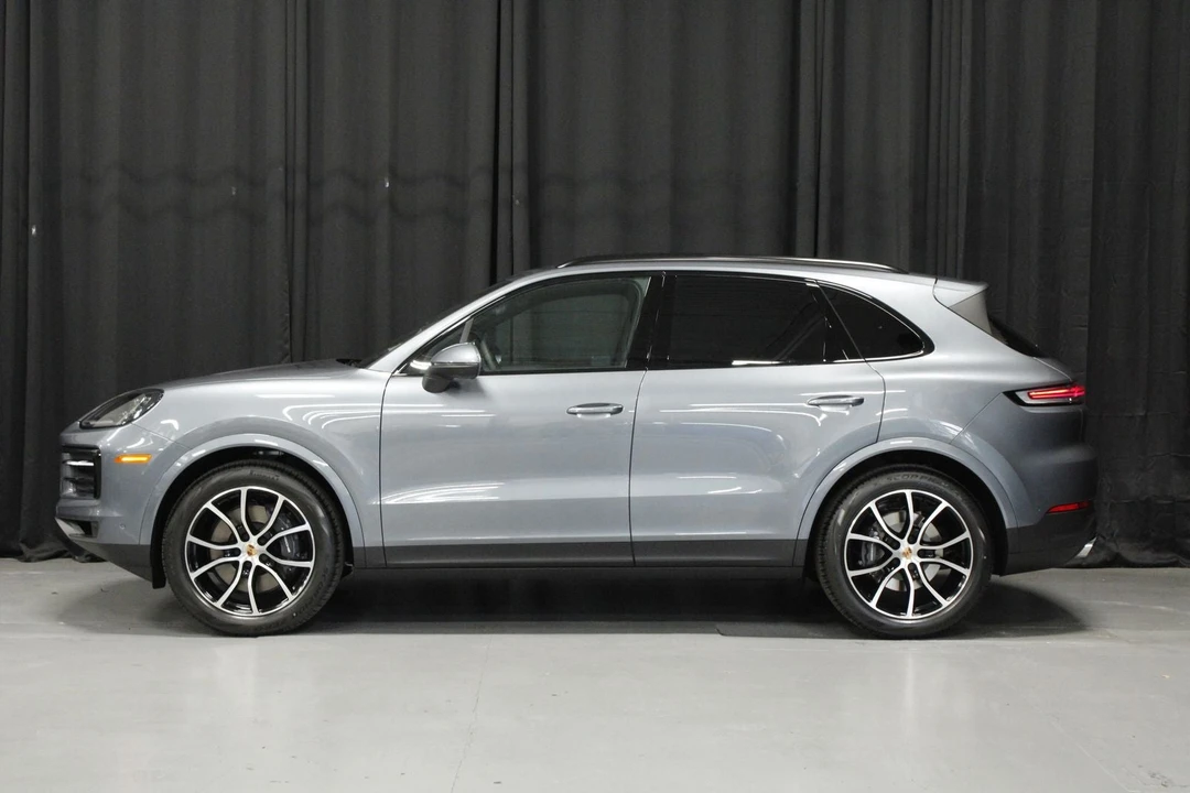 2026 Porsche 9Y0/9Y3 Cayenne - Image 2 of 31