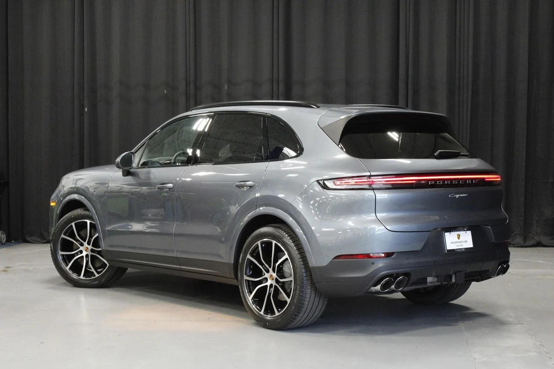 2026 Porsche 9Y0/9Y3 Cayenne - Image 3 of 31
