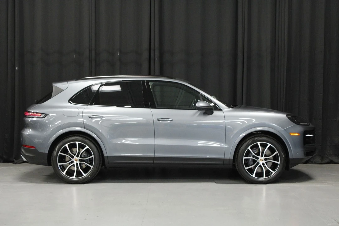 2026 Porsche 9Y0/9Y3 Cayenne - Image 6 of 31