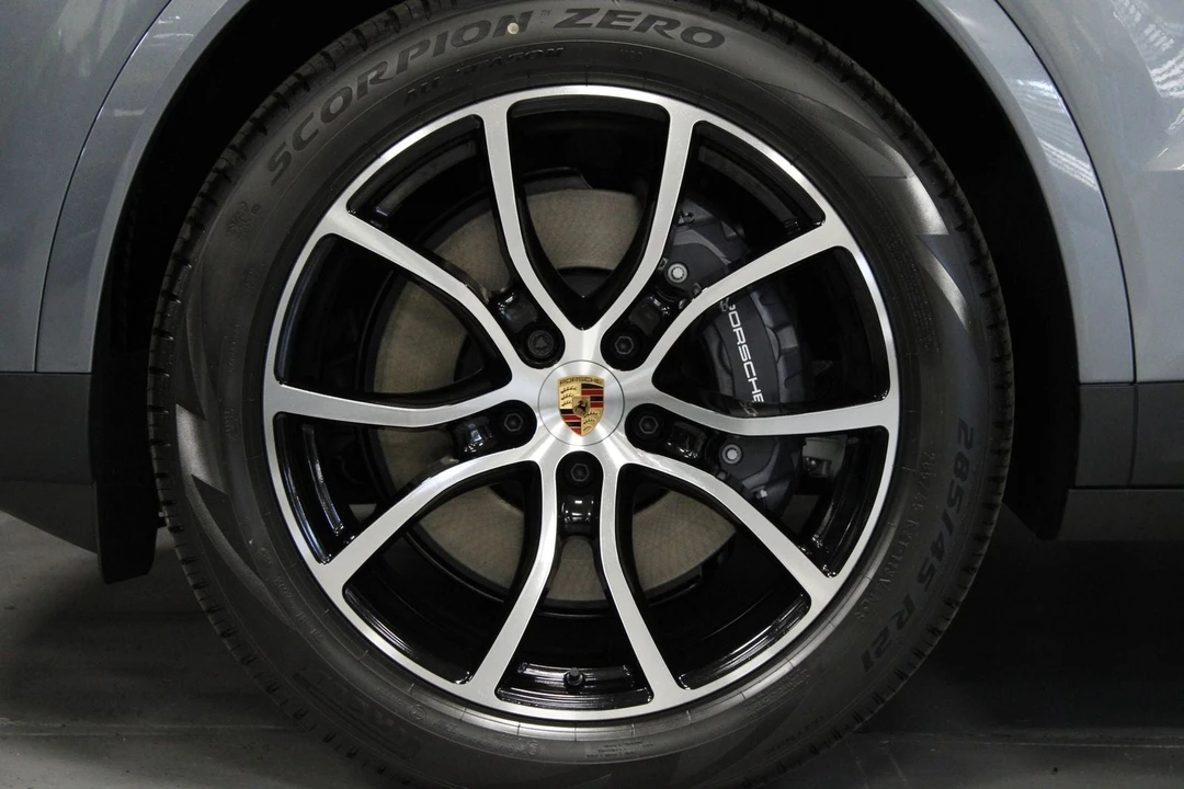 2026 Porsche 9Y0/9Y3 Cayenne - Image 9 of 31