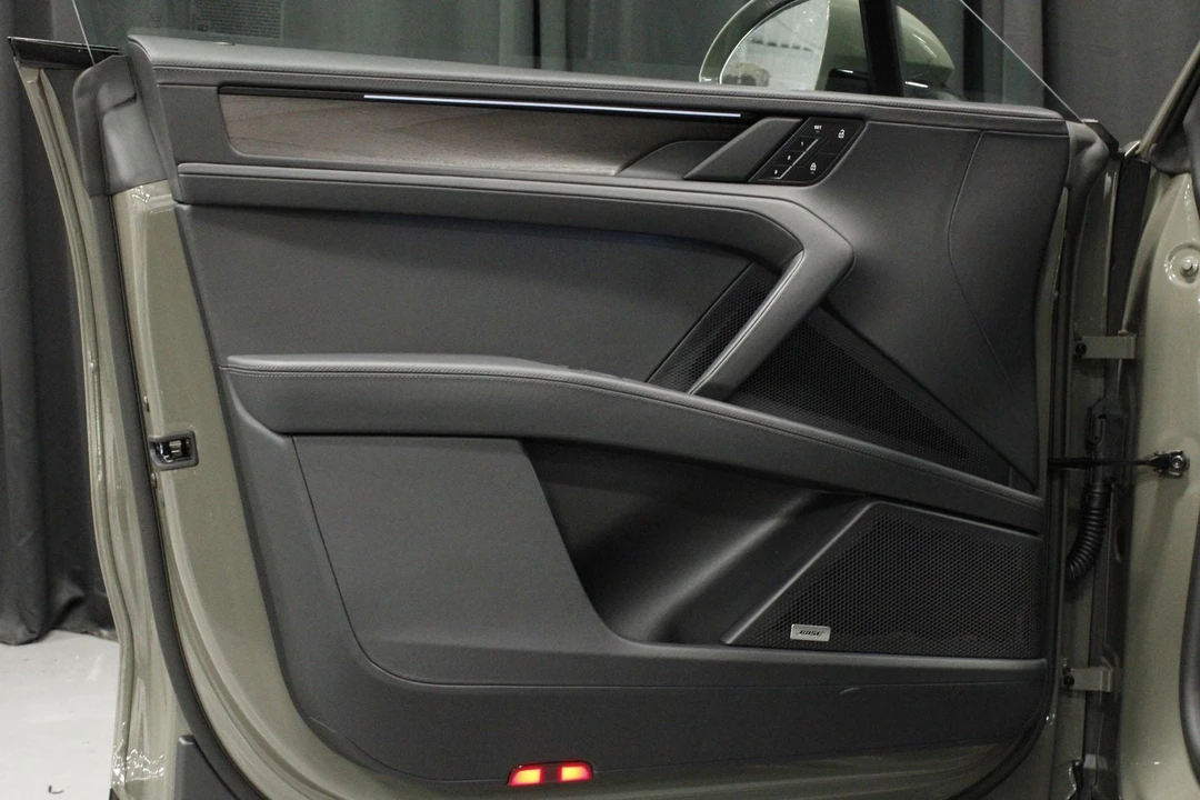 2026 Porsche 9Y0/9Y3 Cayenne Coupe - Image 15 of 31