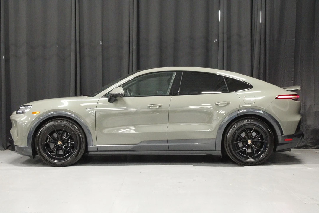 2026 Porsche 9Y0/9Y3 Cayenne Coupe - Image 2 of 31