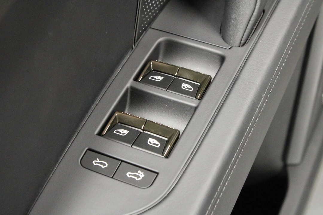 2026 Porsche 9Y0/9Y3 Cayenne Coupe - Image 30 of 31