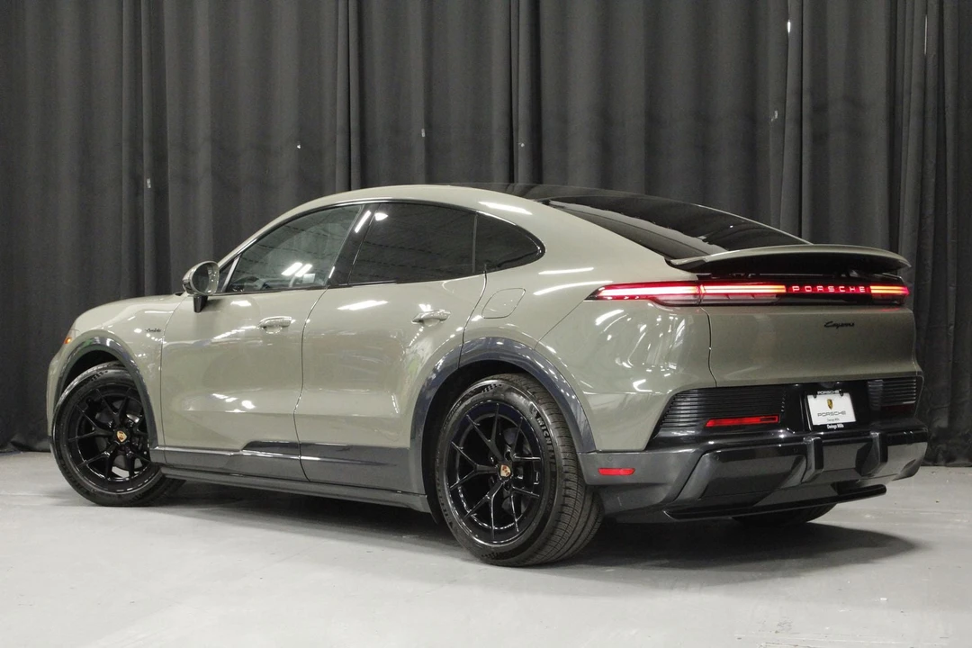 2026 Porsche 9Y0/9Y3 Cayenne Coupe - Image 3 of 31