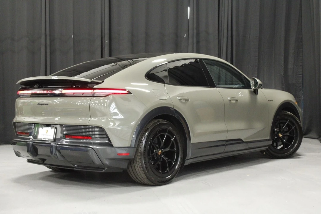 2026 Porsche 9Y0/9Y3 Cayenne Coupe - Image 7 of 31