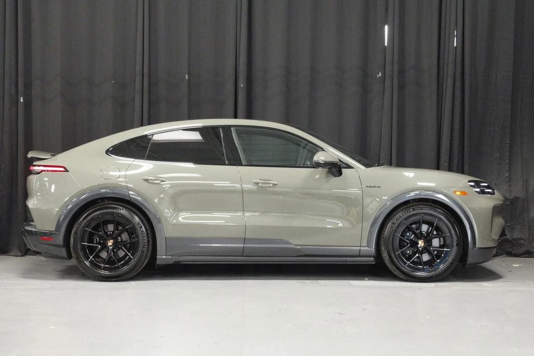 2026 Porsche 9Y0/9Y3 Cayenne Coupe - Image 8 of 31