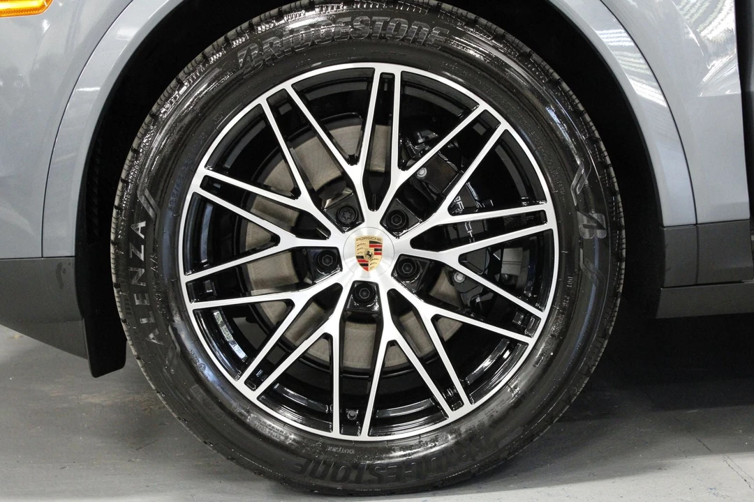 2026 Porsche 9Y0/9Y3 Cayenne Coupe - Image 11 of 31