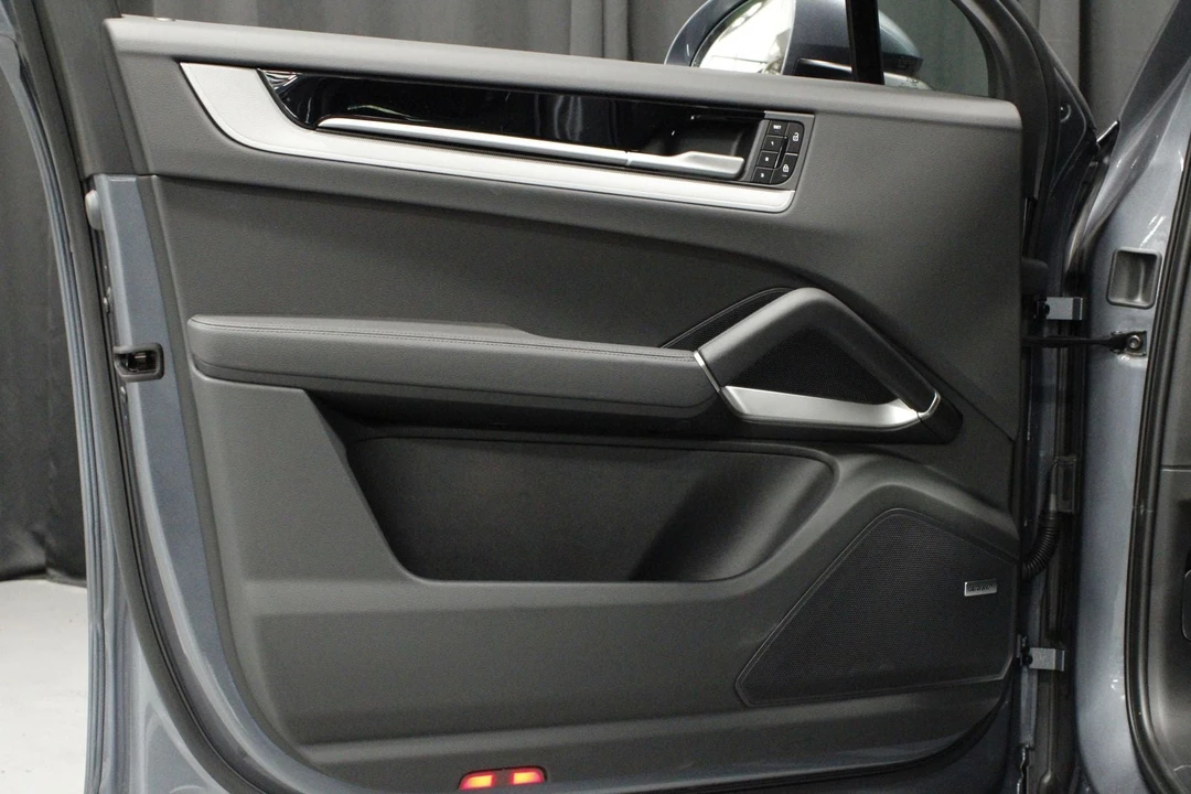 2026 Porsche 9Y0/9Y3 Cayenne Coupe - Image 16 of 31