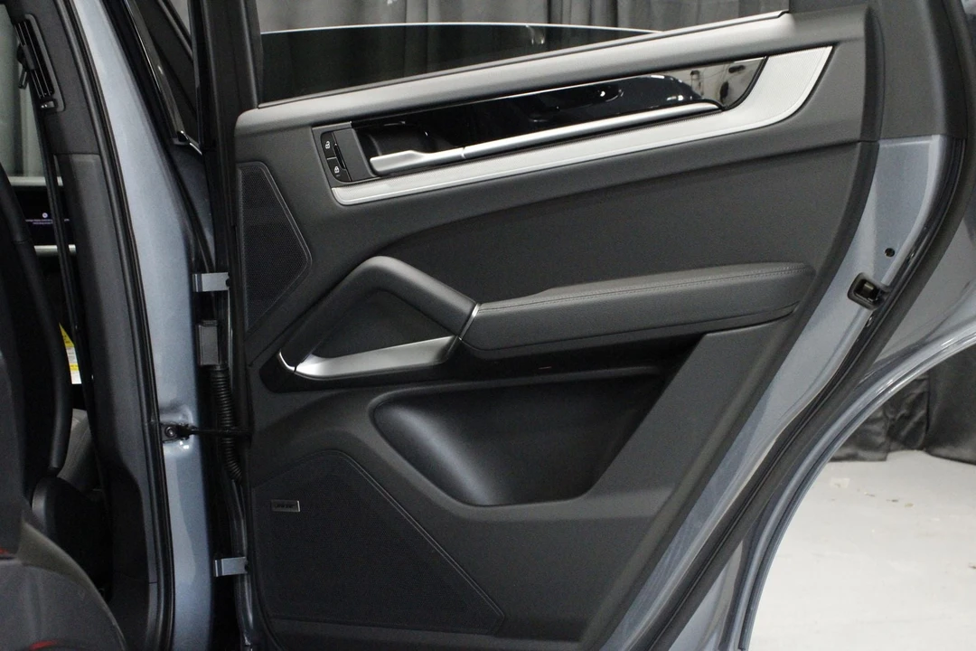 2026 Porsche 9Y0/9Y3 Cayenne Coupe - Image 17 of 31