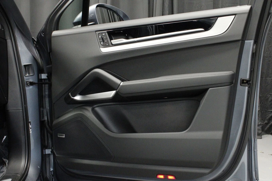 2026 Porsche 9Y0/9Y3 Cayenne Coupe - Image 18 of 31