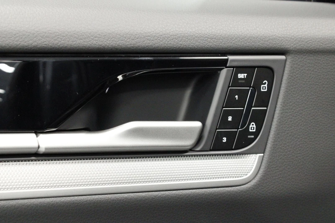 2026 Porsche 9Y0/9Y3 Cayenne Coupe - Image 28 of 31