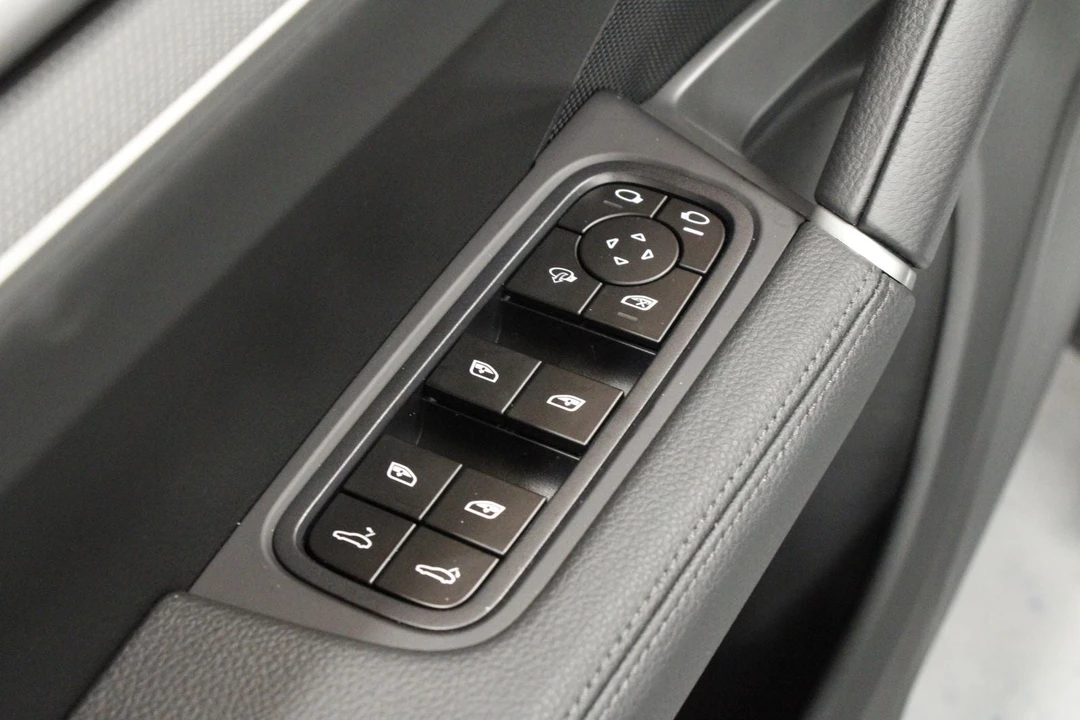 2026 Porsche 9Y0/9Y3 Cayenne Coupe - Image 29 of 31
