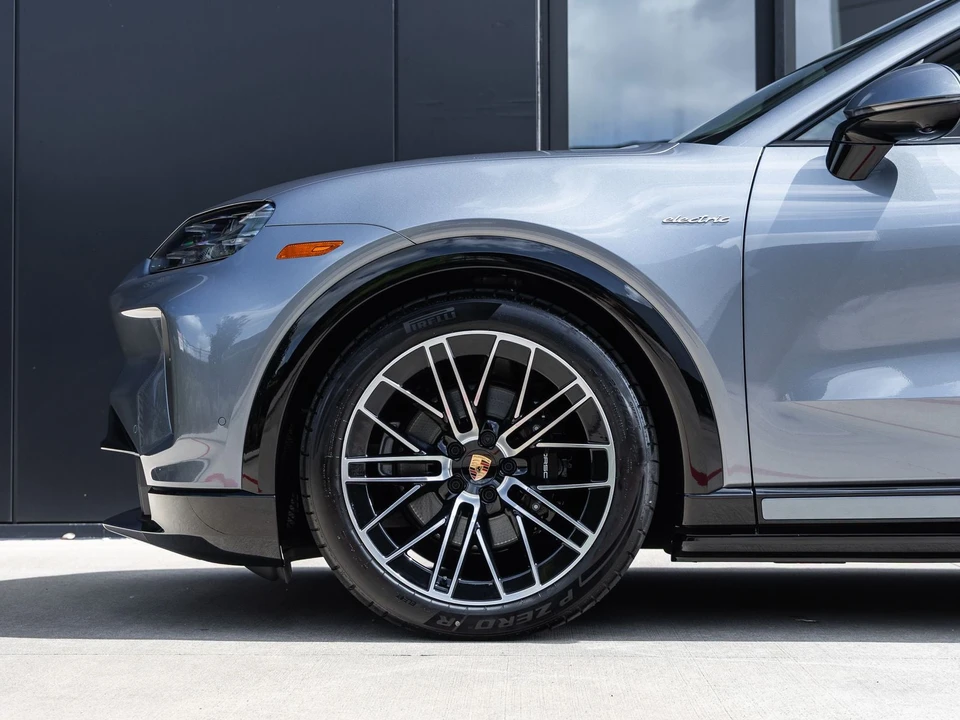 2026 Porsche 9Y0/9Y3 Cayenne - Image 13 of 31