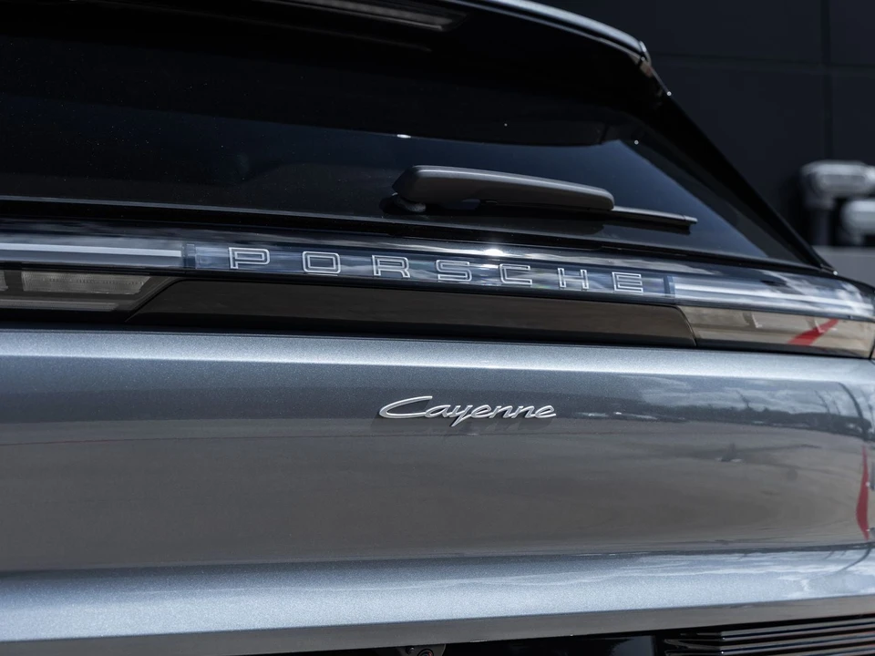 2026 Porsche 9Y0/9Y3 Cayenne - Image 15 of 31