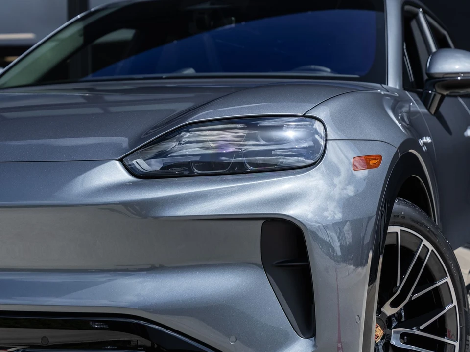 2026 Porsche 9Y0/9Y3 Cayenne - Image 17 of 31