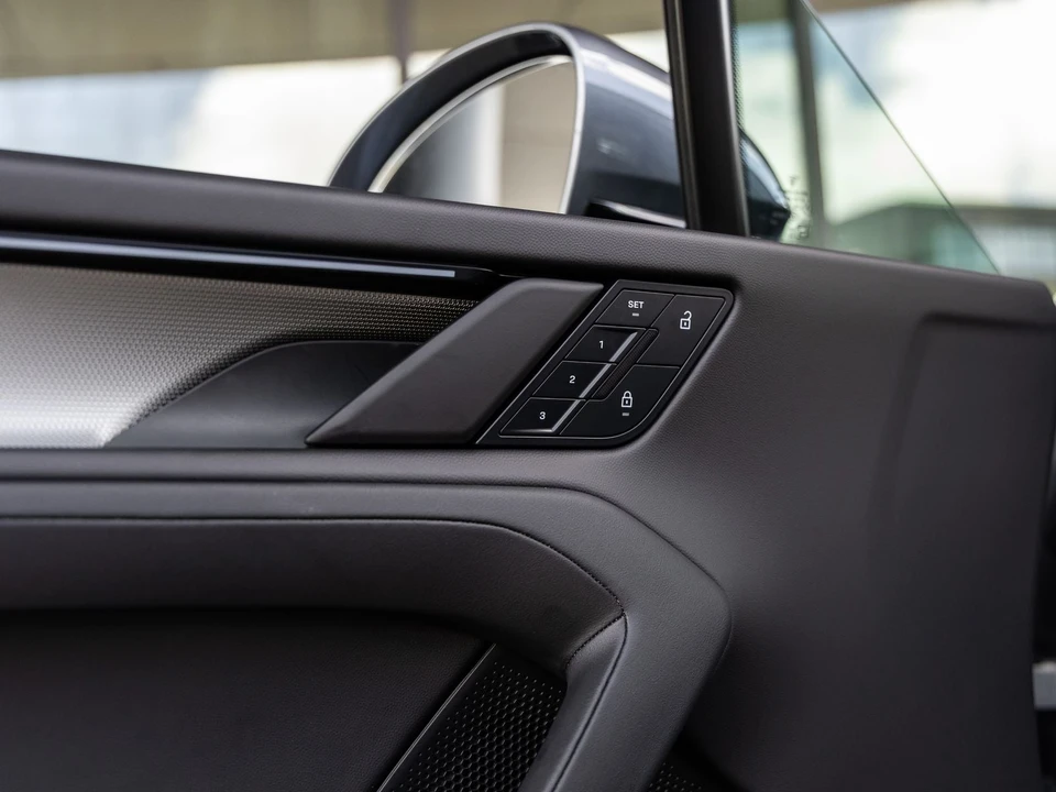 2026 Porsche 9Y0/9Y3 Cayenne - Image 25 of 31