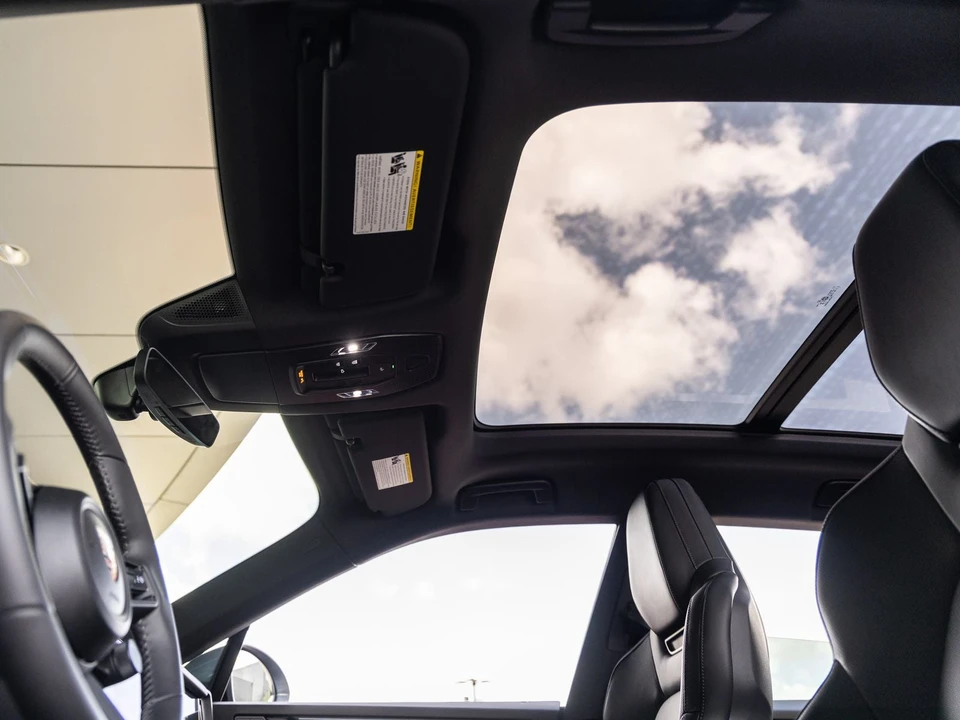 2026 Porsche 9Y0/9Y3 Cayenne - Image 29 of 31