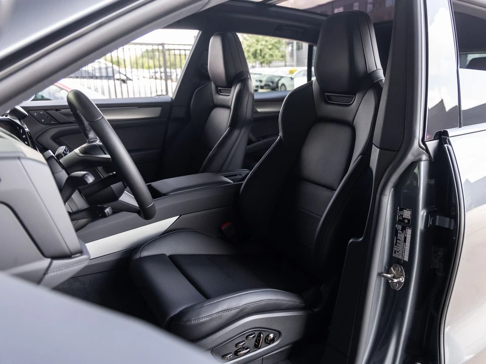 2026 Porsche 9Y0/9Y3 Cayenne - Image 5 of 31