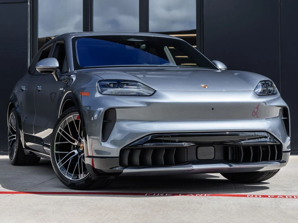 2026 Porsche 9Y0/9Y3 Cayenne - Image 6 of 31