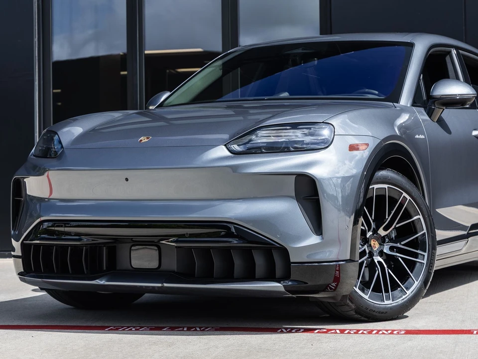 2026 Porsche 9Y0/9Y3 Cayenne - Image 7 of 31
