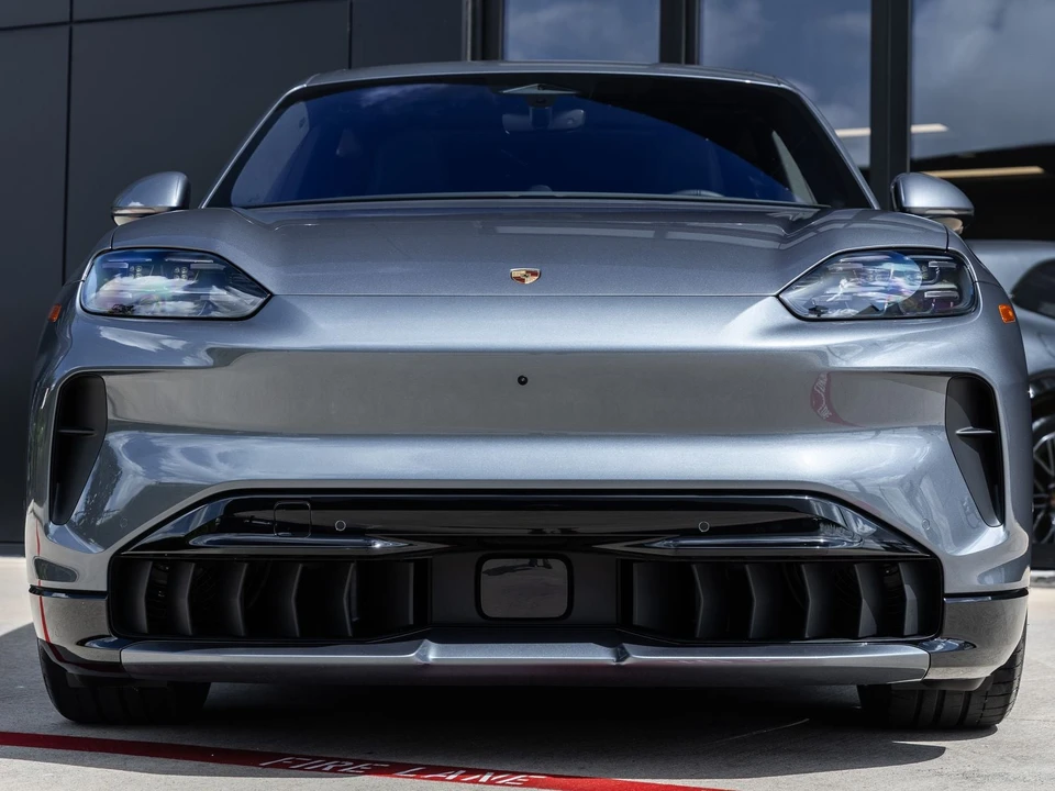2026 Porsche 9Y0/9Y3 Cayenne - Image 8 of 31