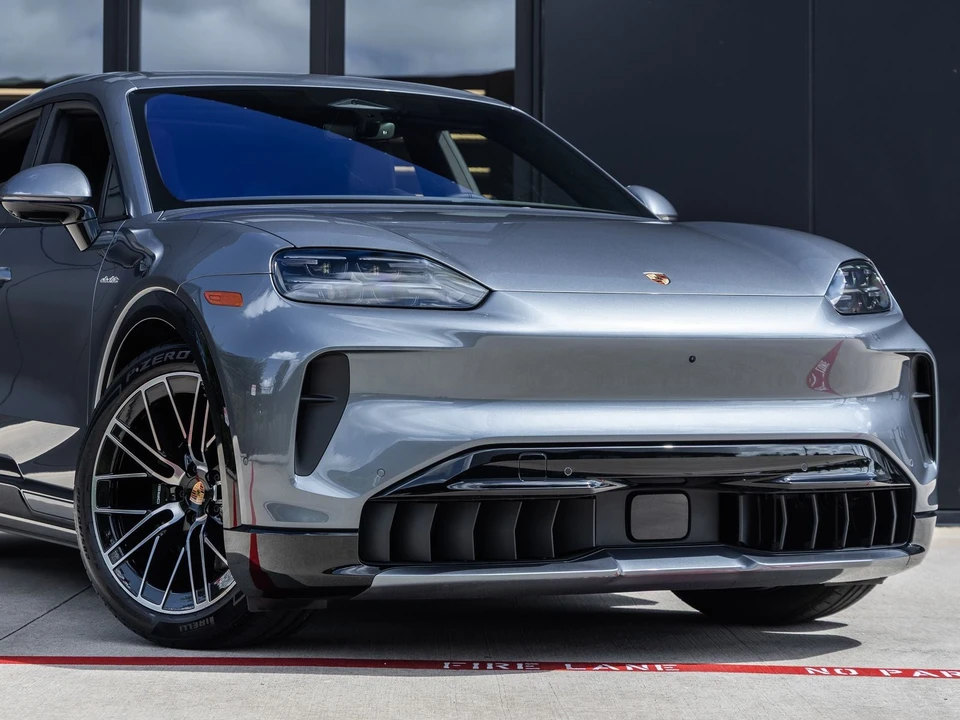 2026 Porsche 9Y0/9Y3 Cayenne - Image 9 of 31
