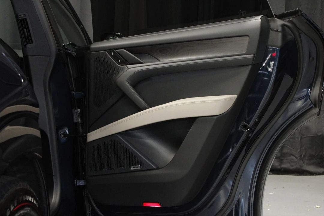 2026 Porsche 9Y0/9Y3 Cayenne - Image 15 of 31