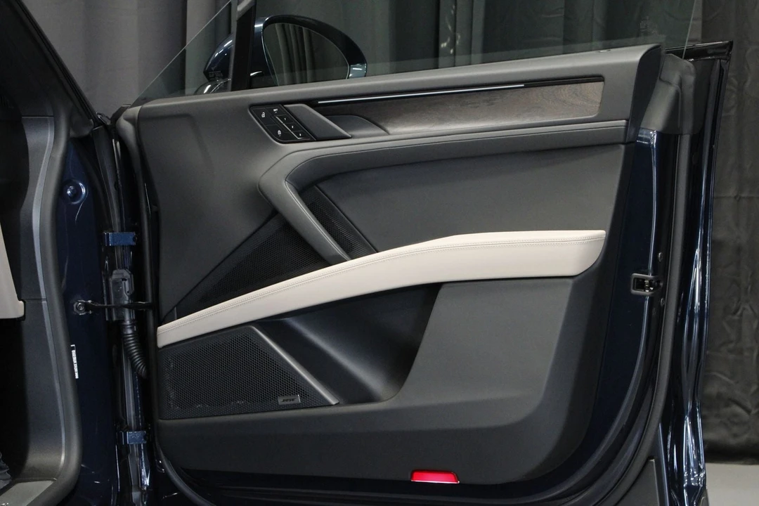 2026 Porsche 9Y0/9Y3 Cayenne - Image 16 of 31