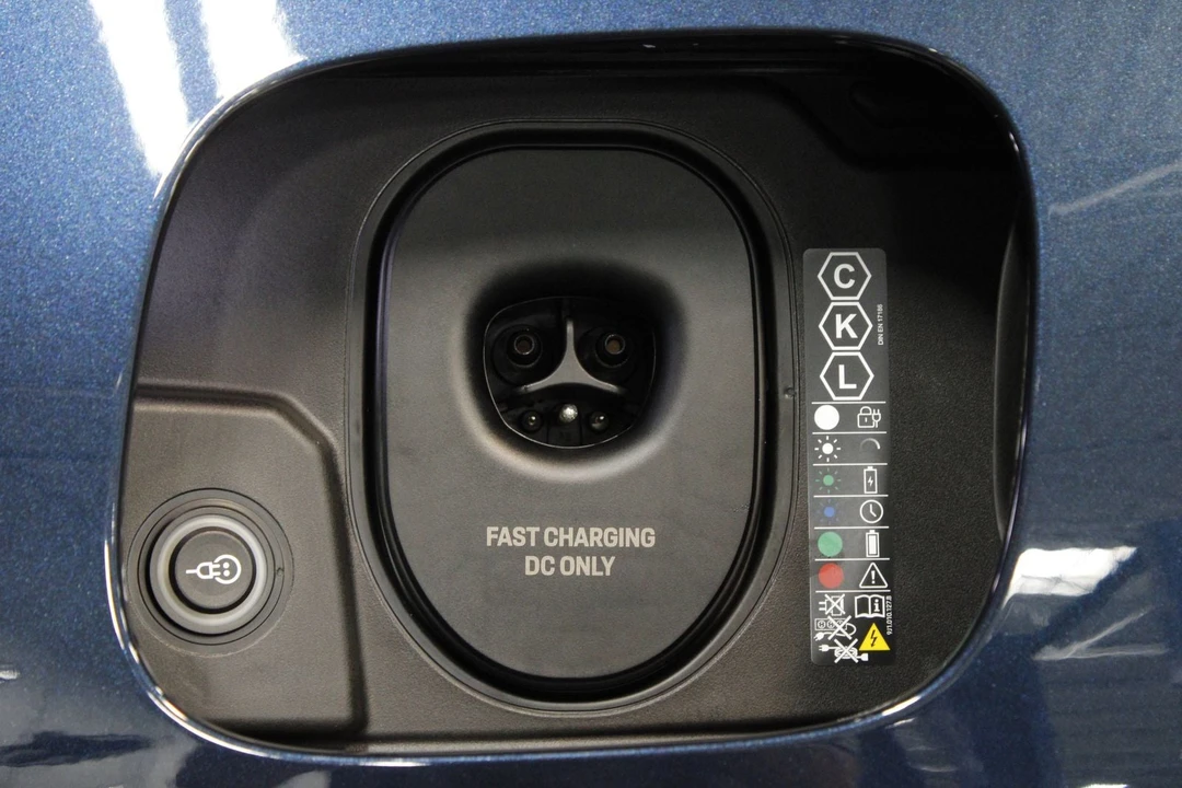 2026 Porsche 9Y0/9Y3 Cayenne - Image 29 of 31