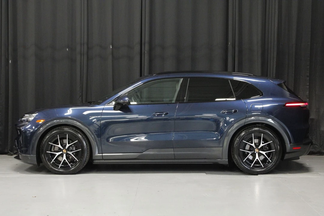 2026 Porsche 9Y0/9Y3 Cayenne - Image 2 of 31