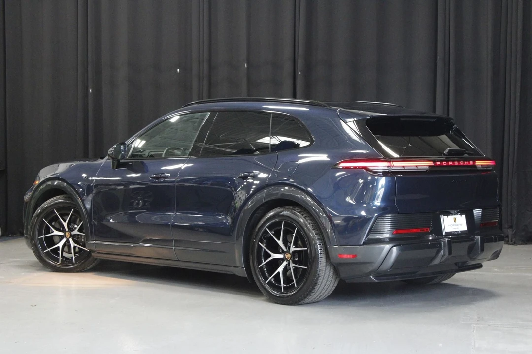 2026 Porsche 9Y0/9Y3 Cayenne - Image 3 of 31