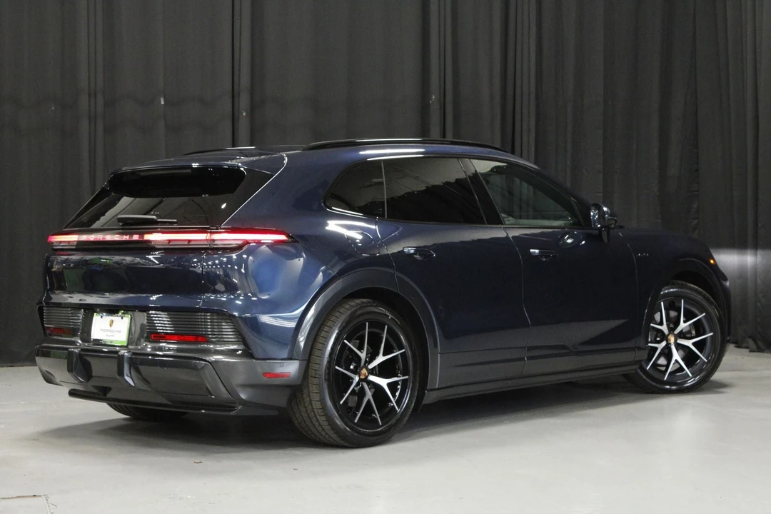 2026 Porsche 9Y0/9Y3 Cayenne - Image 5 of 31