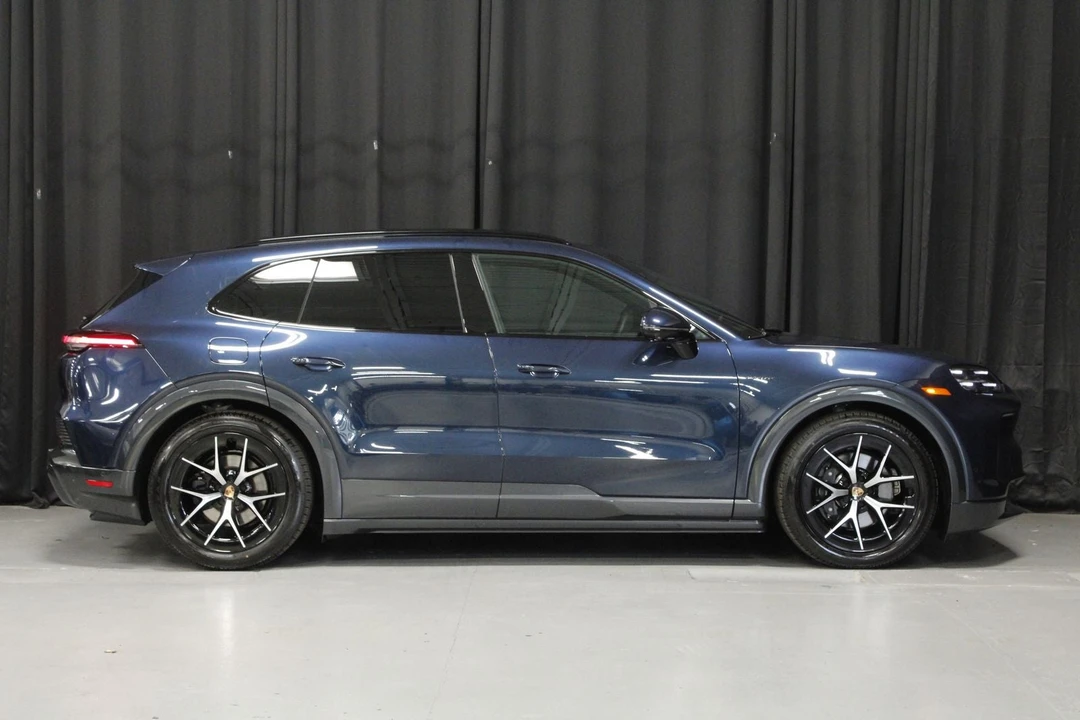 2026 Porsche 9Y0/9Y3 Cayenne - Image 6 of 31