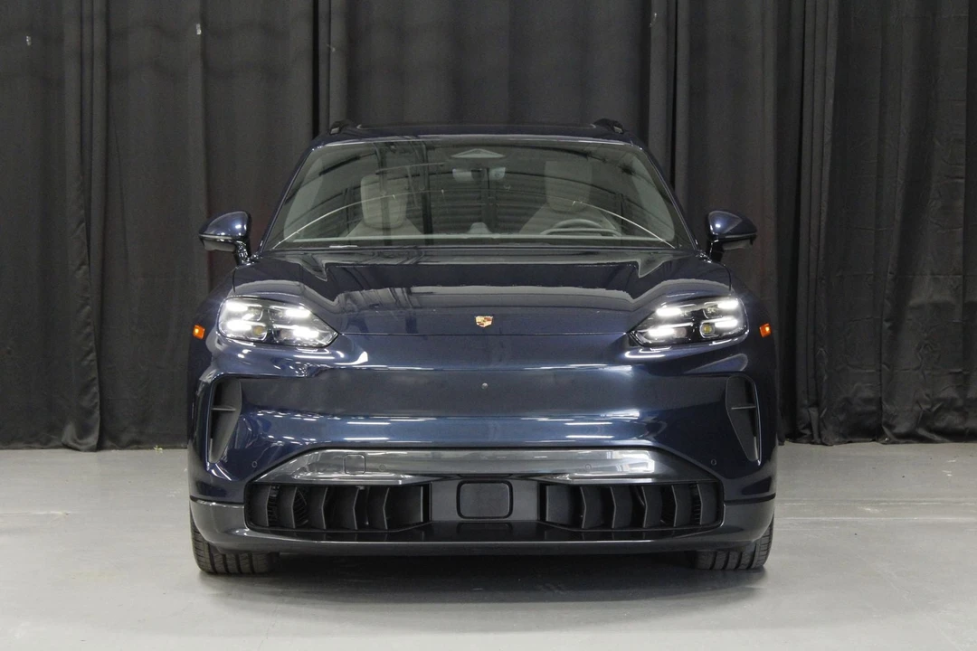 2026 Porsche 9Y0/9Y3 Cayenne - Image 8 of 31
