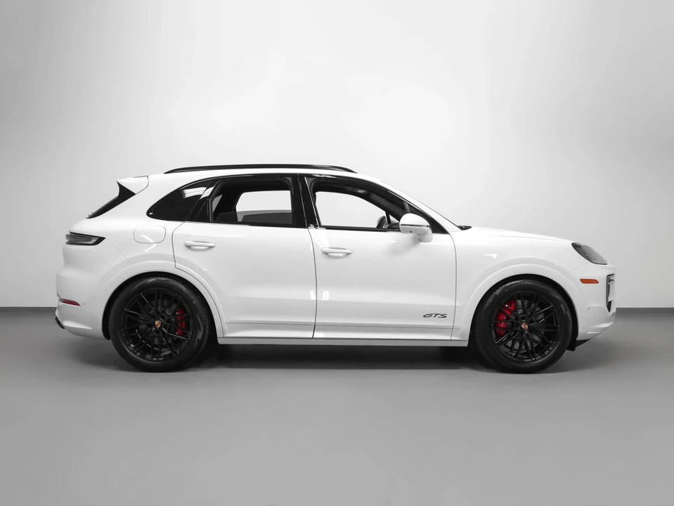 2026 Porsche 9Y0/9Y3 Cayenne GTS - Image 13 of 14