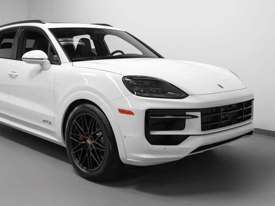 2026 Porsche 9Y0/9Y3 Cayenne GTS - Image 9 of 14