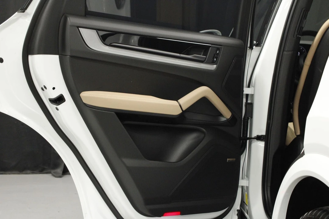 2026 Porsche 9Y0/9Y3 Cayenne - Image 13 of 31