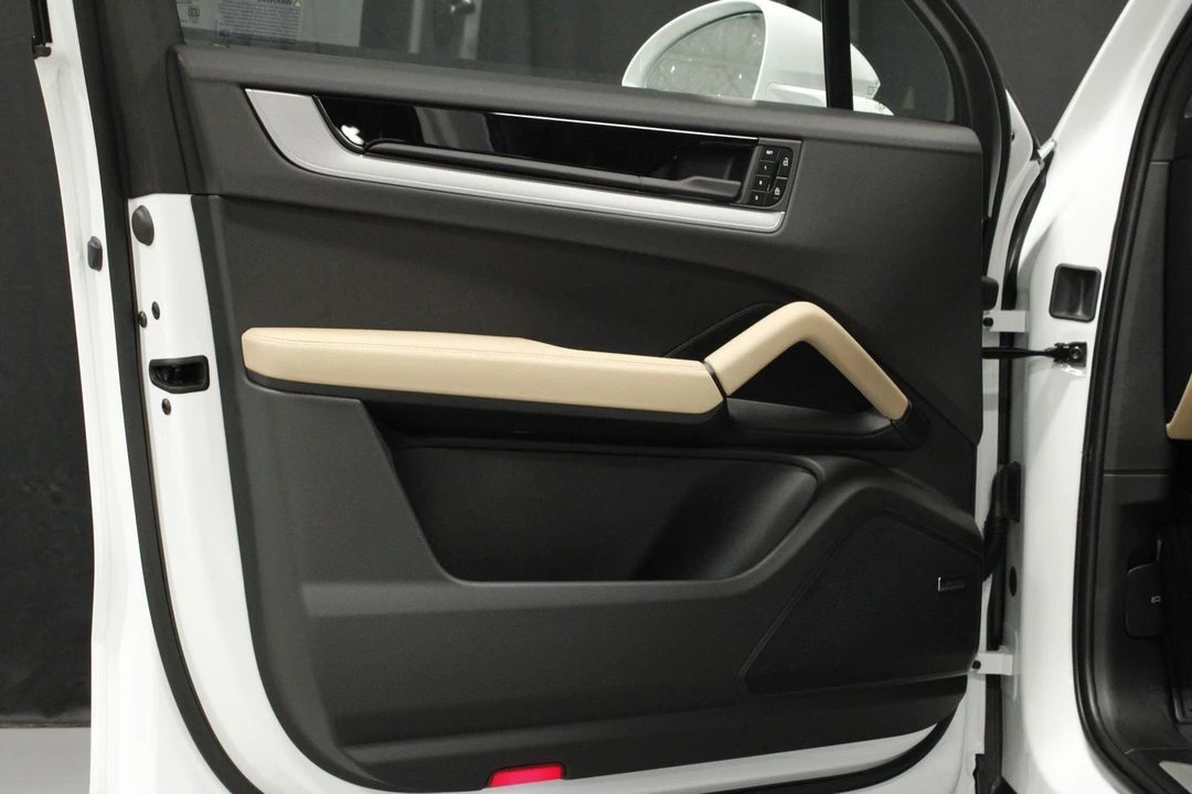 2026 Porsche 9Y0/9Y3 Cayenne - Image 14 of 31