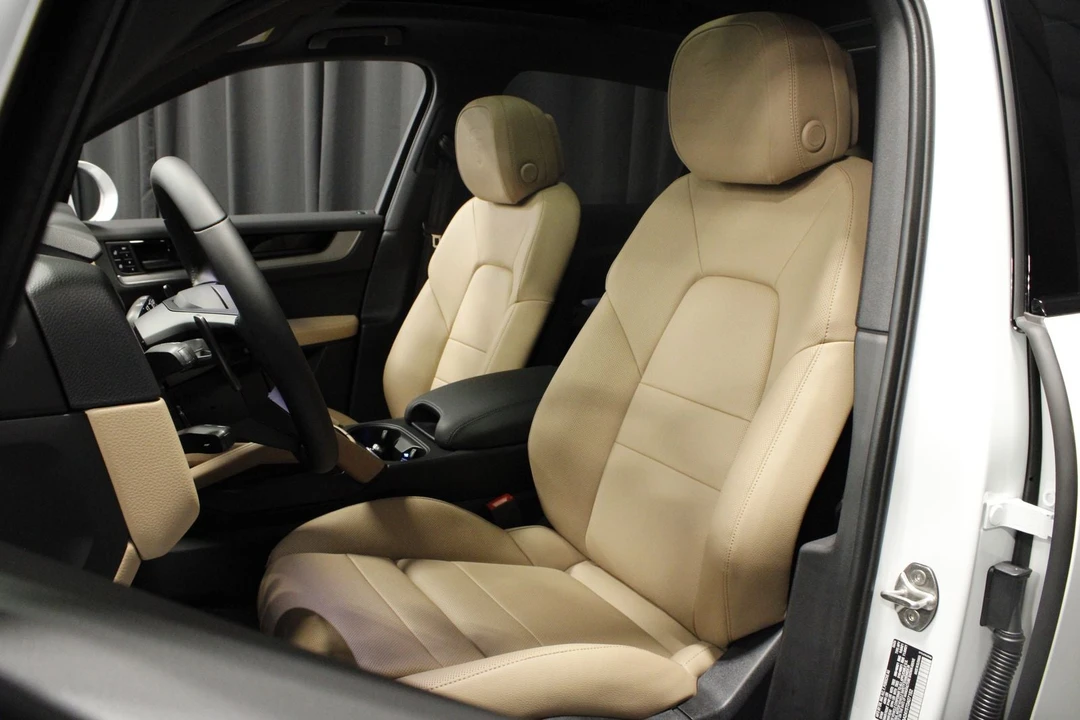 2026 Porsche 9Y0/9Y3 Cayenne - Image 18 of 31