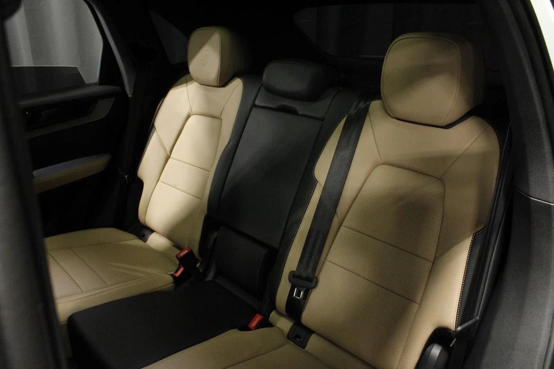 2026 Porsche 9Y0/9Y3 Cayenne - Image 20 of 31